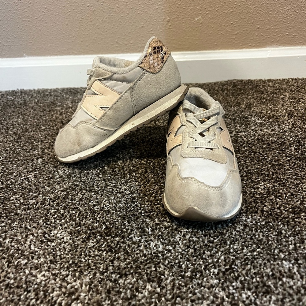 New Balance Kids Sneakers in Beige and Tan